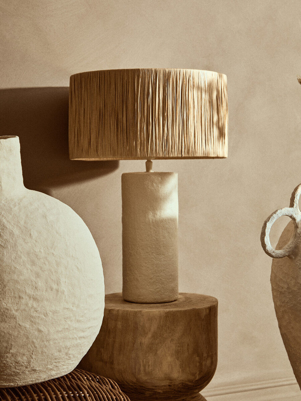 Carta Natural Papier Mâché Table Lamp with Raffia Shade – Textural Workspace Lighting with Organic Finish