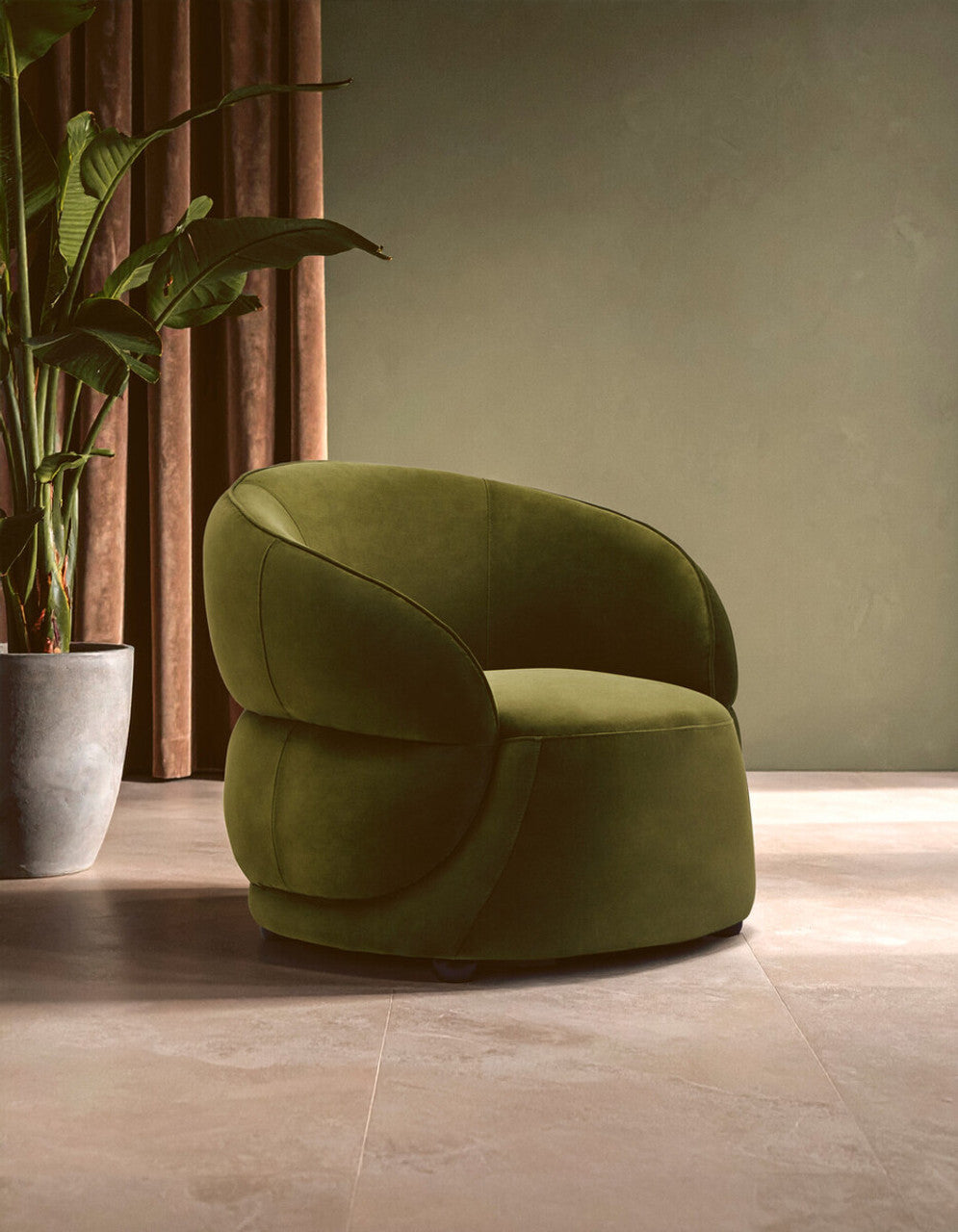 Darla Forest Green Velvet Curved Chair – Sculptural Workspace Seating with Soft Upholstery